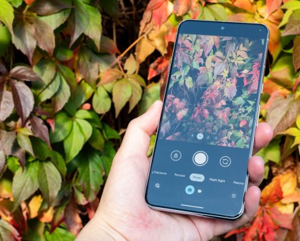 Google Pixel 8 Pro in hand